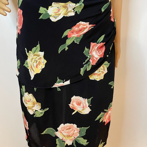 ❌ SOLD! Capped sleeve fitted twist v- neck midi - Picture 9 of 9